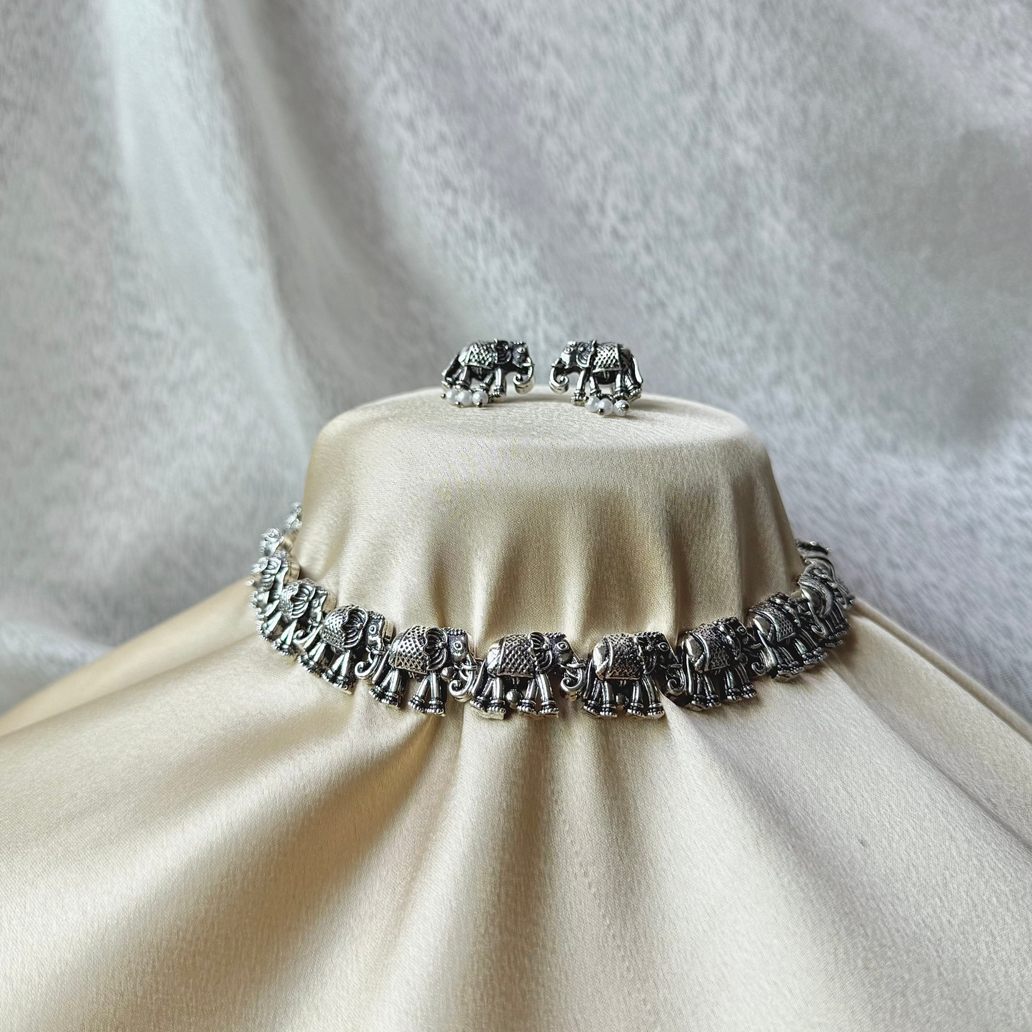 ELEPHANT Choker