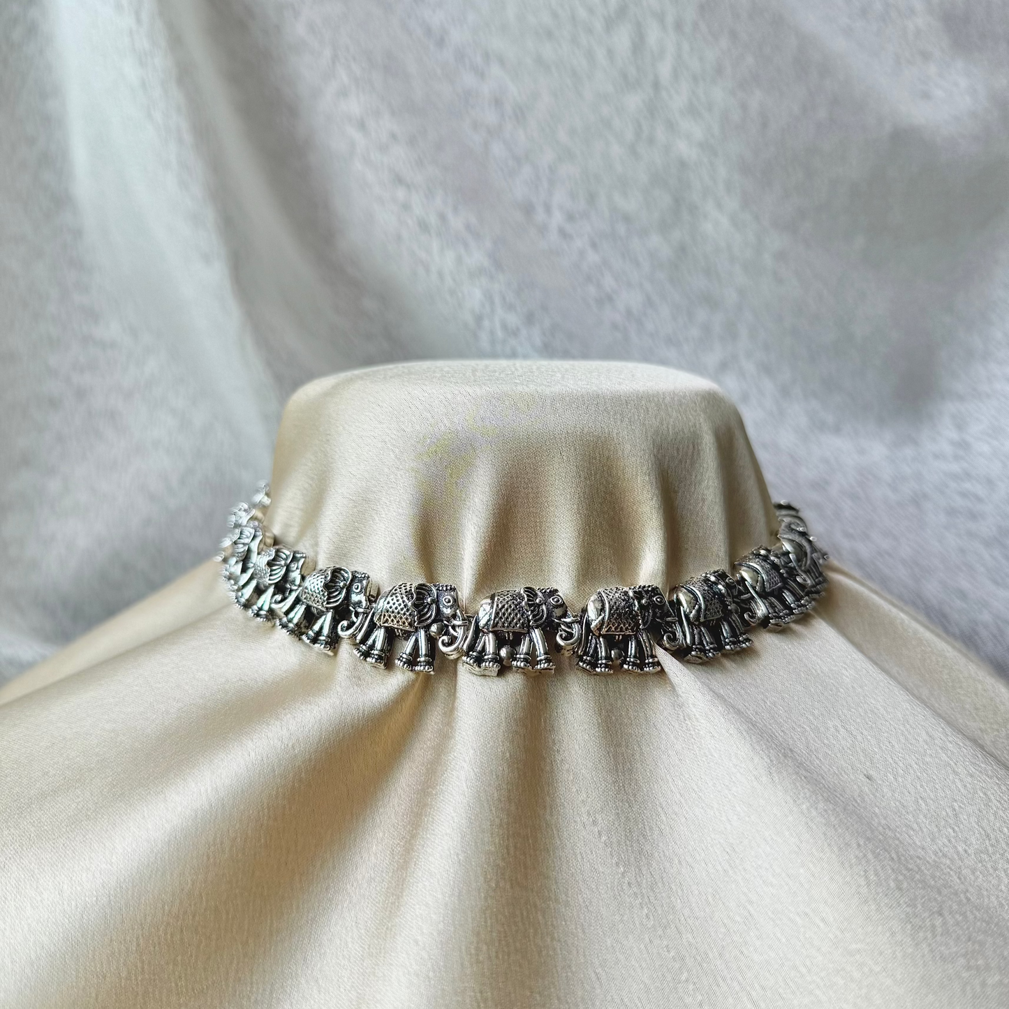 ELEPHANT Choker